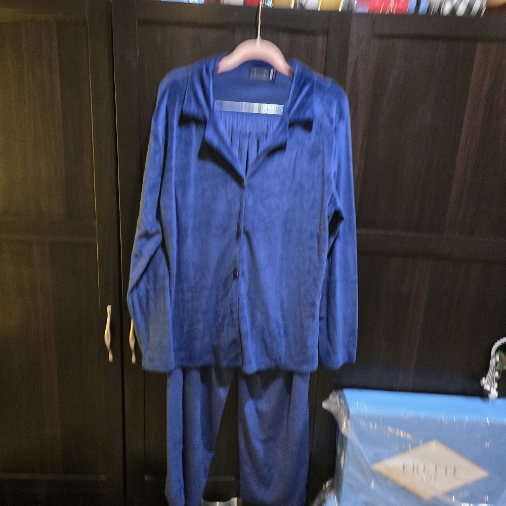 Intimates 2 PC MEL Sleep / Lounge  Velour Set  Size:Large - Picture 3 of 9